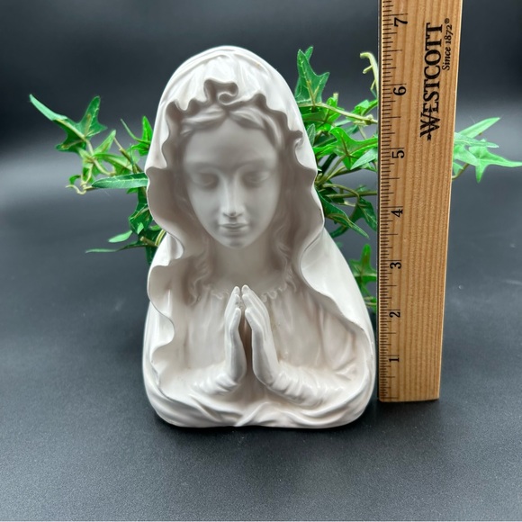 Porcelain Praying Blessed Mother Planter - Picture 10 of 12